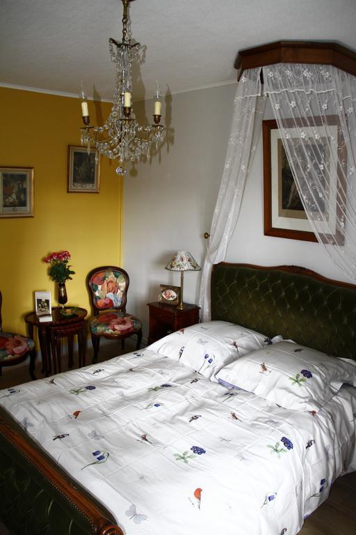 La Petite Maison Pres De L'Eglise Meillac Номер фото